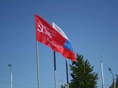 Российские коммунисты хотят заставить школьников еженедельно поднимать "Знамя Победы" - gordonua.com - Россия - Украина - Германия - Берлин