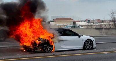 Редкий суперкар Audi сгорел дотла на ровном месте (видео) - focus.ua - Украина - USA - шт.Флорида