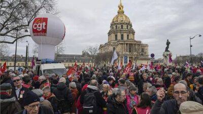 Элизабет Борн - Парламент Франции не принял межпартийный вотум недоверия правительству - ru.euronews.com - Франция