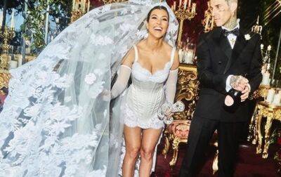 Кортни Кардашьян - Моника Беллуччи - Баркер Трэвис - Кортни Кардашьян рассказала, почему одела миниплатье на свадьбу - korrespondent.net - Украина - Италия