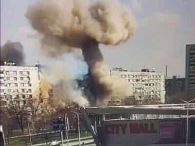 Владимир Зеленский - Российская ракета попала в жилой дом в Запорожье. Видео - gordonua.com - Россия - Украина - Запорожская обл. - Запорожье