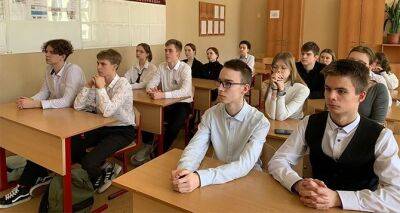 Со школы сразу в армию или ЗАГС: в Украине собрались ввести дополнительный учебный год - cxid.info - Украина