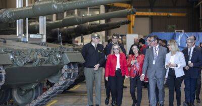 Маргарита Роблес - В Минобороны Испании назвали сроки прибытия первых 6 танков Leopard 2A4 в Украину - focus.ua - Украина - Киев - Испания - Минобороны