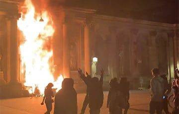 Во французском Бордо во время протестов подожгли мэрию - charter97.org - Украина - Белоруссия - Франция - Бордо