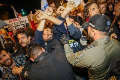 Амир Охана - Протесты в Израиле: бывший министр безопасности против нынешнего, задержание известного физика - news.israelinfo.co.il - Израиль