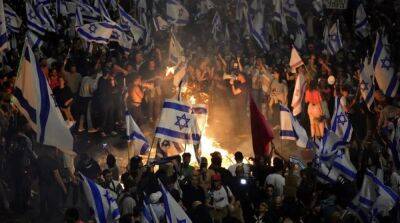Биньямин Нетаньяху - Йоав Галант - Йоава Галант - В Израиле люди вышли на массовые протесты из-за увольнения министра обороны - ru.slovoidilo.ua - Украина - Израиль - Тель-Авив - Иерусалим - Иерусалим