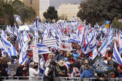 Яир Лапид - Лапид на митинге в Иерусалиме: «Не отступимся, пока не будет Конституции» - news.israelinfo.co.il - Израиль - Иерусалим