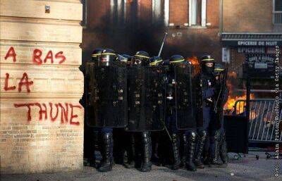 Жеральд Дарманен - МВД Франции задействует 13 тысяч полицейских на акциях протеста 28 марта - smartmoney.one - Москва - Франция - Париж