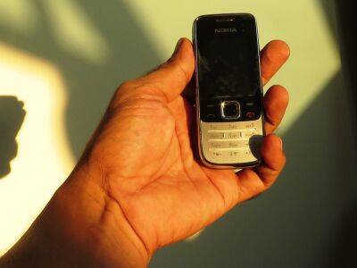 В США выросли продажи «тупых» кнопочных телефонов – поскольку «зуммеры» стремятся преодолеть зависимость от соцсетей - itc.ua - США - Украина - Индия