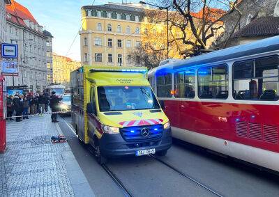 В Праге две девочки попали под трамвай. Одна лишилась ноги - vinegret.cz - Чехия - Прага
