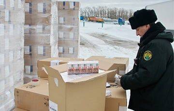 В Смоленской области нашли среди ягод крупную партию контрабандных сигарет из Беларуси - charter97.org - Москва - Белоруссия - Смоленская обл.