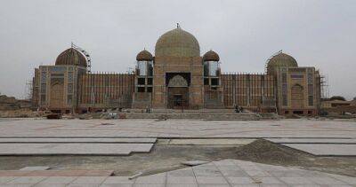 Эмомали Рахмон - Раджаббой Ахмадзода - В Согде показали, как идет реконструкция Худжандской крепости - dialog.tj - Таджикистан