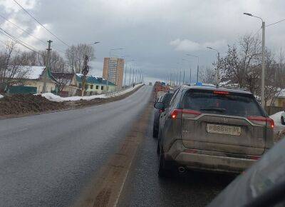 Провал на дороге стал причиной огромной пробки в Московском районе Твери - afanasy.biz - Тверь - район Московский, Тверь