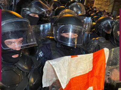 Шалва Папуашвили - В Тбилиси под зданием парламента начались столкновения: полиция применила слезоточивый газ и водомет - unn.com.ua - Украина - Киев - Грузия - Тбилиси - Протесты