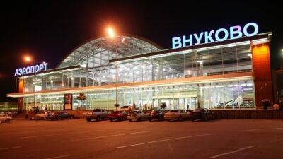 На рейсе Uzbekistan Airways из Ташкента в Москву произошла драка. Ее причиной стало то, что пассажиров четыре часа не выпускали из самолета - podrobno.uz - Москва - Узбекистан - Ташкент