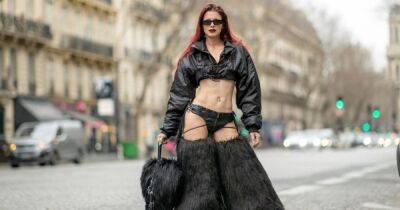 Джулия Фокс - В массивных меховых сапогах и кожаном бикини: эпатажная Джулия Фокс на Неделе моды - focus.ua - Украина - Париж
