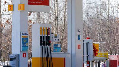 Правительство России решило поднять цены на бензин после обвала доходов нефтяных компаний - obzor.lt - Россия - Санкт-Петербург