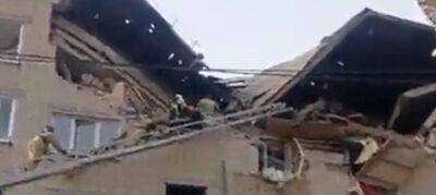 Крыша провалилась в квартиры, под завалами люди: появились кадры с места мощного взрыва в россии - politeka.net - Россия - Украина