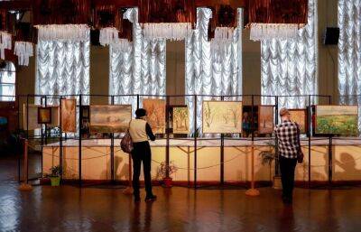 В Твери в театре кукол открылась выставка картин театрального художника-конструктора Евгения Боброва - afanasy.biz - Тверь