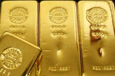 Золото снова упало до годового минимума - smartmoney.one - Reuters