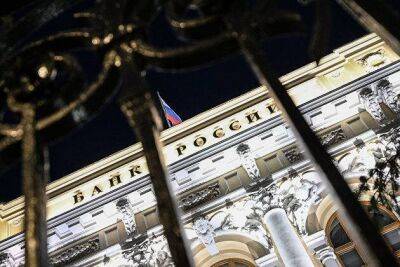 ЦБ: покупки валюты физлицами в феврале на бирже и в банках упали до 72,6 миллиарда рублей - smartmoney.one - Москва - Россия - США