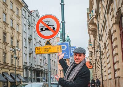 Зденек Гржиб - Власти Праги ввели новый дорожный знак – «трамваям въезд запрещен» - vinegret.cz - Чехия - Прага