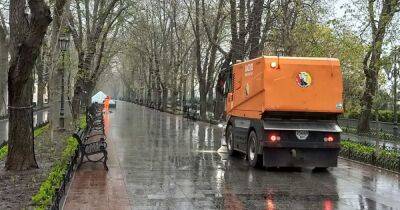 Непогода в Одессе: одна из площадей города подтоплена, коммунальщики устраняют последствия (ФОТО) - dsnews.ua - Украина - Одесса
