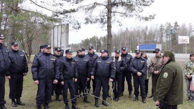 Милиционеры приняли участие в «Неделе леса» - belarus24.by - Белоруссия - район Воложинский - район Пуховичский