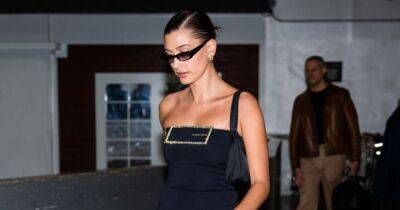 Джастин Бибер - Хейли Бибер - Хейли Бибер продемонстрировала черное мини-платье в стиле 90-х - focus.ua - Украина - Нью-Йорк