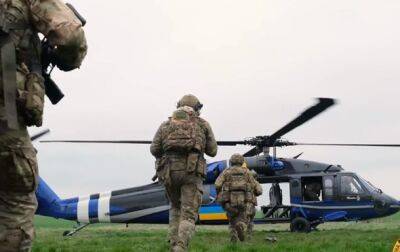 В ГУР показали тренировки военных на американском вертолете Black Hawk - korrespondent.net - Россия - США - Украина - Македония - county Black Hawk