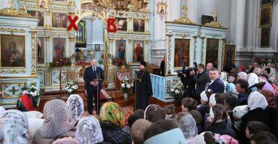 Александр Лукашенко - Президент на Пасху посетил храм в Шклове - belarus24.by - Белоруссия - Шклов
