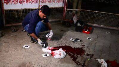 В Индии в прямом эфире застрелили лидеров мафии – экс-депутата и его брата - ru.euronews.com - Индия