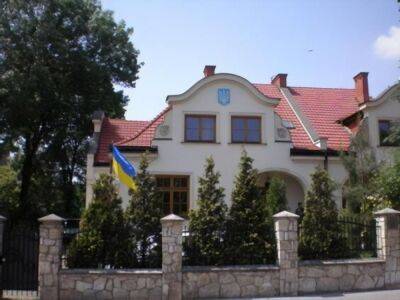 В Польше скончался украинец, который поджигал себя возле Генконсульства Украины в Кракове - gordonua.com - Украина - Польша
