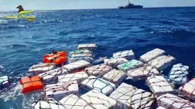 У берегов Италии из моря выловили 2 тонны кокаина стоимостью €400 млн - obzor.lt - Италия