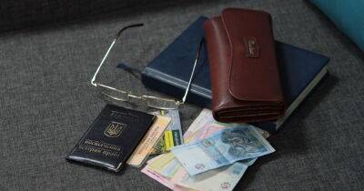 В Правительстве объяснили, как будут платить уехавшим за границу пенсионерам - dsnews.ua - Россия - Украина