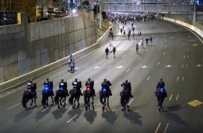 Беспорядки в Тель-Авиве: полиция применила водометы на перекрытом шоссе Аялон - nashe.orbita.co.il - Тель-Авив - Иерусалим