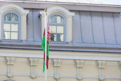 На территорию посольства Беларуси в Литве бросили горящую свечу - obzor.lt - Белоруссия - Литва - Вильнюс - Посольство