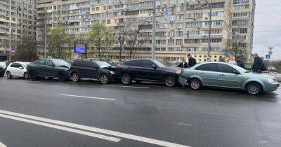 В Киеве произошло массовое ДТП с участием восьми автомобилей (фото) - focus.ua - Украина - Киев - район Печерский, Киев