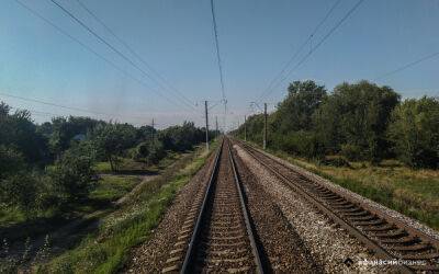 На железнодорожном переезде в Тверской области товарный поезд протаранил трактор - afanasy.biz - Тверская обл.