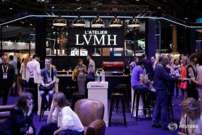 Бернар Арно - Тимур Алиев - LVMH стала первой в Европе компанией дороже $500 млрд - smartmoney.one - Китай - Reuters