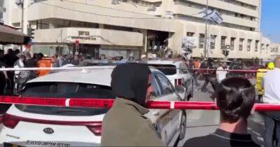Палестинец въехал в толпу возле рынка в Иерусалиме, пять человек ранены (видео) - focus.ua - Украина - Израиль - Иерусалим - Восточный Иерусалим