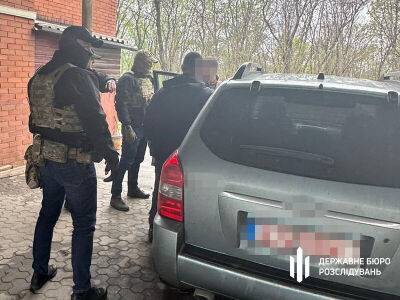 ГБР задержало военнослужащего за продажу автомобиля, который волонтеры привезли для ВСУ - gordonua.com - Украина
