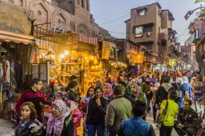 Опасности отдыха в Египте: группа молодежи гонялась за туристкой голышом - news.israelinfo.co.il - Египет - Каир