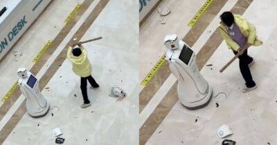 Кричала на людей: женщина в больнице избила робота, который записывает к врачу (видео) - focus.ua - Китай - Украина