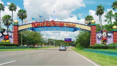 Рон Десантис - Disney судится с губернатором Флориды. В чем его обвиняет компания? - obzor.lt - шт.Флорида