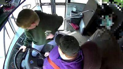 13-летний герой: мальчик спас полный автобус детей от крушения - vesty.co.il - Израиль - шт. Мичиган