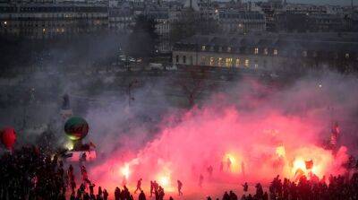 Жеральд Дарманен - Во Франции - Во время протестов во Франции было ранено более тысячи полицейских и пожарных - ru.slovoidilo.ua - Украина - Франция