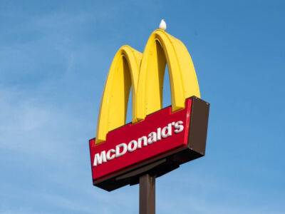 McDonald's готовится к увольнениям работников в США - Wall Street Journal - unn.com.ua - США - Украина - Киев - Сотрудничество