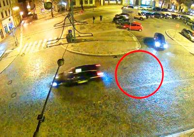 Валидольное видео из Чехии: поводок защемило, и машина потащила собаку за собой - vinegret.cz - Чехия