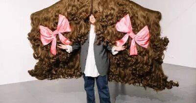Дрю Бэрримор - Рекорд побит: в Австралии художница создала самый широкий парик в мире (видео) - focus.ua - США - Украина - Австралия